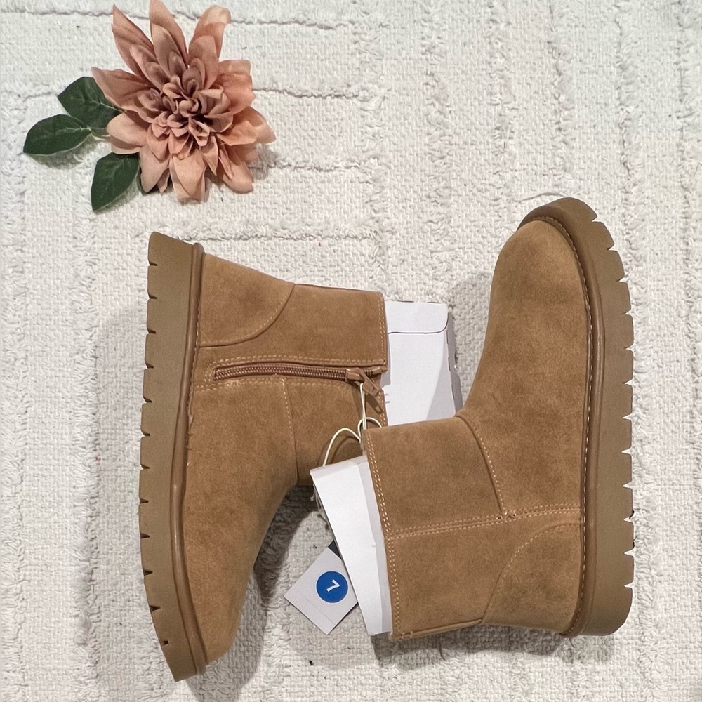 UNIVERSAL THREAD Tan Memory Foam Boots- Various Sizes